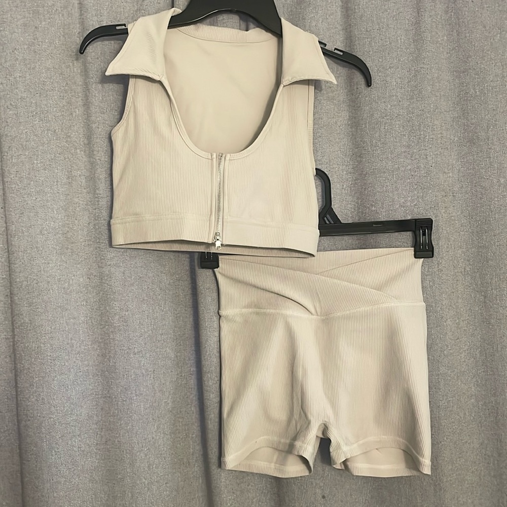 Cute workout outfit. Size M